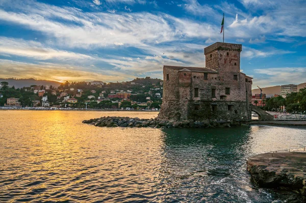 Forntida Slott Byggt Bukten Rapallo Den Italienska Rivieran — Stockfoto