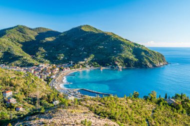 Cinque Terre yakınlarındaki İtalyan Rivierası 'nda Levanto Körfezi manzarası
