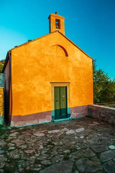 Фасад Маленькой Часовни Деревне Фрамура Итальянской Ривьере — стоковое фото