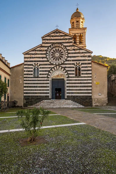 Typische Schwarz Weiß Gestreifte Fassade Der Andreaskirche Levanto Der Italienischen — Stockfoto
