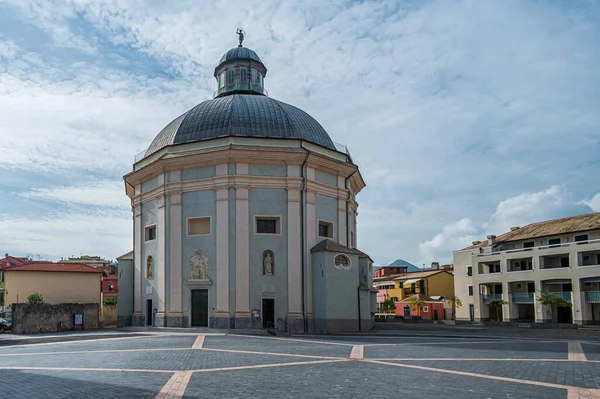 Церковь Главной Площади Лоано Деревня Итальянской Ривьере — стоковое фото
