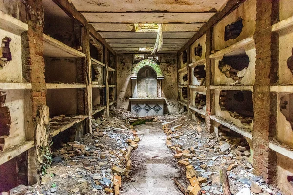 意大利热那亚地区Sestri Ponente山上Cassinelle修道院的废墟 — 图库照片