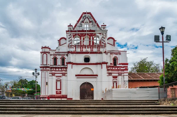 恰帕斯的Chiapa Corzo村的Santo Domingo Guzman教堂 是墨西哥的一个可净化的大城市 — 图库照片