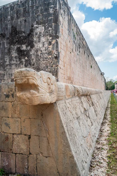 Posąg Majów Przedstawiający Węża Świątyni Chichen Itza Jeden Unesco Światowego — Zdjęcie stockowe