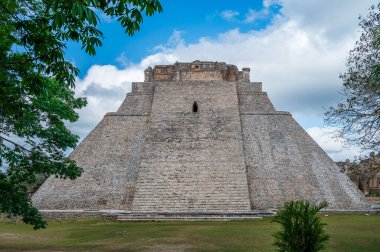 Maya Piramidi, Meksika, Yucatan 'daki Unesco Dünya Mirası Alanındaki Sihirbaz' ı aradı.