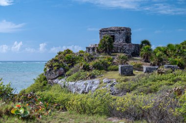 Maya Tapınağı, Tuluml arkeolojik alanında. Denizde yer alan tek Maya bölgesi. Quintana Roo, Meksika 'da bulunan Unesco Dünya Mirası sitelerinden biri.