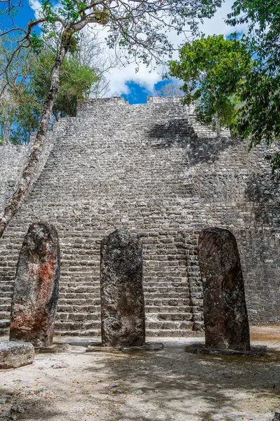 位于墨西哥坎佩切丛林中央的卡拉克穆尔考古遗址的玛雅寺 — 图库照片