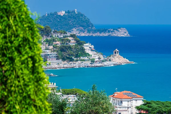 イタリア リビエラのAlassio島とGallinara島の海岸の眺め — ストック写真