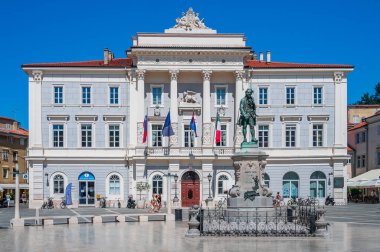 Slovenya 'nın başkenti Piran' daki kemancı Giuseppe Tartini 'ye adanmış Ana Meydan' daki saray.