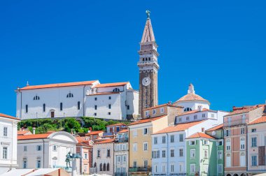 Aziz George 'un Dom' u, Slovenya 'nın antik Piran köyünün ana kilisesi.