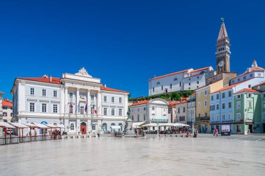 Slovenya 'nın Piran kasabasındaki kemancı Giuseppe Tartini' ye adanmış ana meydan.