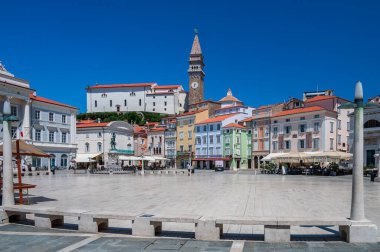 Slovenya 'nın Piran kasabasındaki kemancı Giuseppe Tartini' ye adanmış ana meydan.