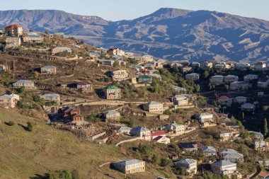 Kubachi köyü, sanatsal metal işlemenin en büyük geleneksel merkezlerinden biridir. Aul Kubachi dünyaca ünlü kuyumcuların ve kuyumcuların olduğu ünlü bir köydür. Rusya, Dağıstan.