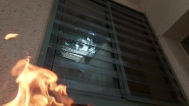 bir bardak su ile pencere