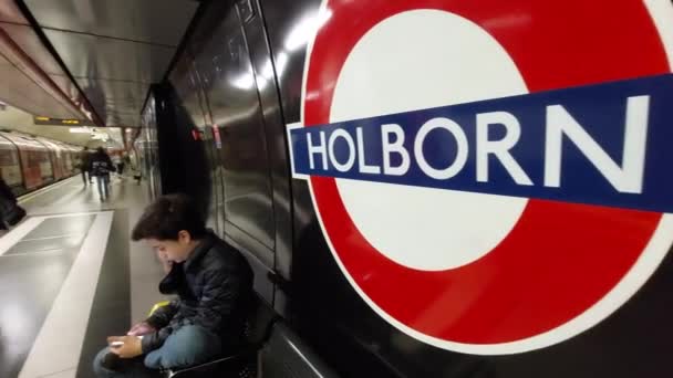 Metrostation Holborn Londen — Stockvideo