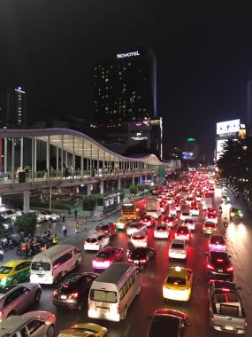 Bangkok sokaklarında trafik