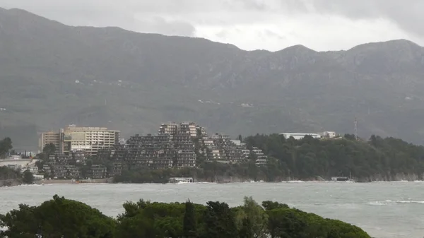 Adanın manzarası. Budva, Karadağ