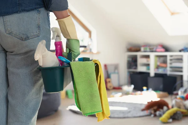 Bir Kutuda Aletlerle Çocuk Odasını Temizlemek Bahar Temizliği Konsepti Stok Fotoğraf