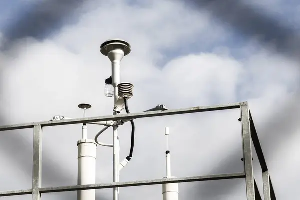 Przyrządy Monitorowania Powietrza Analizują Rejestrują Warunki Środowiskowe Dostarczając Informacji Temat — Zdjęcie stockowe