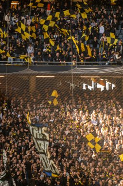 SOLNA, SWEDEN - 16 APR 2023: Tifo ve taraftarları Solna 'daki Friends Arena' da AIK vs Hammarby IF maçında. Nihai sonuç 2-0