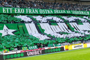 SOLNA, SWEDEN - 16 APR 2023: Tifo ve taraftarları Solna 'daki Friends Arena' da AIK vs Hammarby IF maçında. Nihai sonuç 2-0