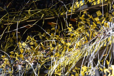 SOLNA, SWEDEN - 16 APR 2023: Tifo ve taraftarları Solna 'daki Friends Arena' da AIK vs Hammarby IF maçında. Nihai sonuç 2-0