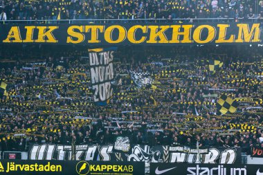 SOLNA, SWEDEN - 16 APR 2023: Tifo ve taraftarları Solna 'daki Friends Arena' da AIK vs Hammarby IF maçında. Nihai sonuç 2-0