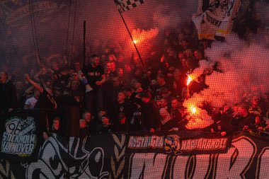 SOLNA, SWEDEN - 16 APR 2023: Tifo ve taraftarları Solna 'daki Friends Arena' da AIK vs Hammarby IF maçında. Nihai sonuç 2-0