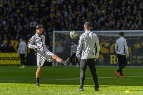 SOLNA, SWEDEN - 16 Nisan 2023: Solna 'daki Friends Arena' da AIK-Hammarby IF maçından önce ısınma turu. Nihai sonuç 2-0