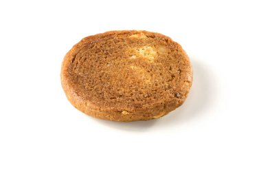 Beyaz arkaplanda izole edilmiş, çikolatalı kurabiye.