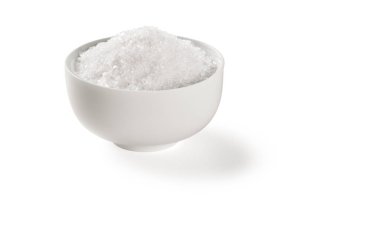 Kristal şekerli sade beyaz kase, izole.