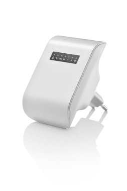 Beyaz Wi-Fi sinyal yükselticisinin dörtte üçü izole edilmiş.