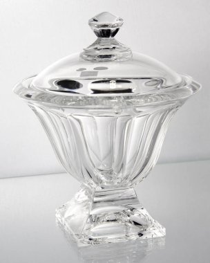 Kristal cam tatlı çömlek, izole