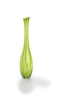 Yeşil uzun cam vazo, ıssız.