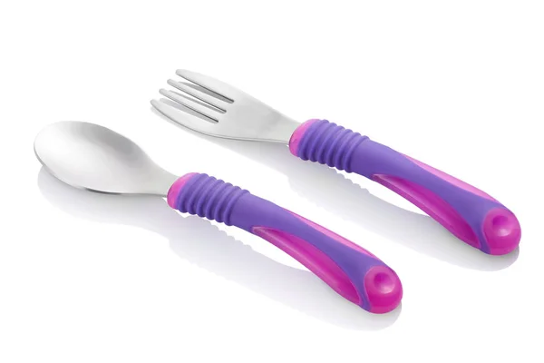 Bir çift mor ve pembe bebek kaşığı ve çatal, izole edilmiş.