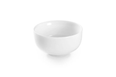 Beyazlar üzerinde izole edilmiş basit beyaz seramik kase.