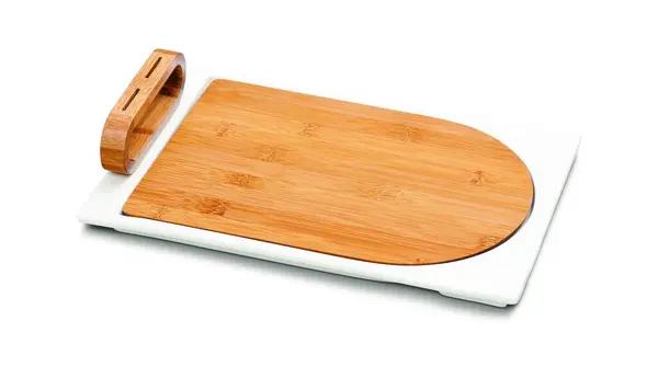 Beyaz seramik ve ahşap kesme tahtası, beyaz üzerine izole edilmiş.