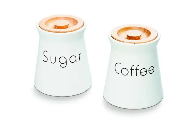İki beyaz silindirik yiyecek kabı, ahşap kapaklı, şeker ve kahve için, izole edilmiş