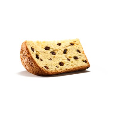 Bir dilim Panettone, İtalyan usulü tatlı ekmek, içinde çikolata parçacıkları olan veya içinde büyüyen, genellikle Noel ve yeni yıl için hazırlanmış ve tadını çıkarılmış. Beyaz arka planda izole edilmiş.