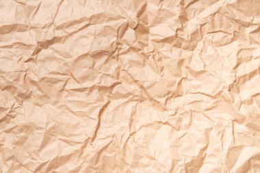 Kahverengi buruşmuş kağıt yaprak izole