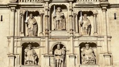 Santa Maria Kemeri 'nin ayrıntıları, Burgos, Kastilya ve Leon şehrinin ana kapısı, İspanya. Yüksek kalite 4k görüntü