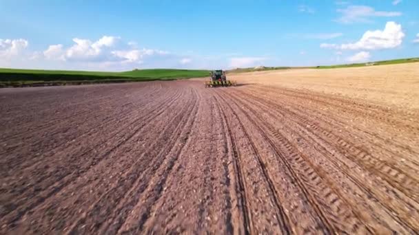 Tractor Agrícola Sembrando Cultivando Campo Imágenes Alta Calidad — Vídeo de stock