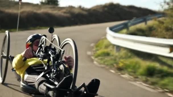 Athlète Handicapé Entraînant Avec Son Vélo Main Sur Piste Images — Video