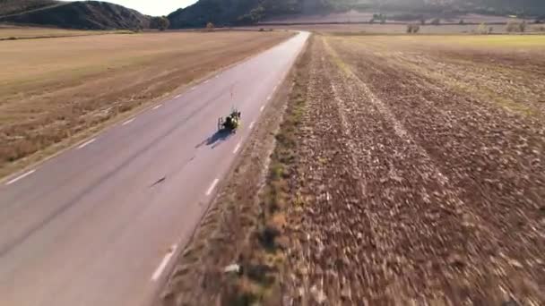 Letecký Pohled Adaptivního Sportovce Jak Projíždí Svém Motocyklu Vysoce Kvalitní — Stock video