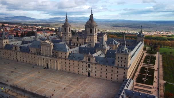 Luftaufnahme Des Königlichen Klosters Von San Lorenzo Escorial Hochwertiges Filmmaterial — Stockvideo