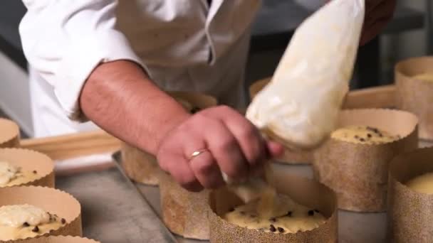 Confectioner Topping Panettone Kager Med Rørpose Glaseret Sød Påfyldning Høj – Stock-video