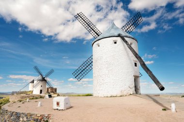 Don Kişot Değirmenleri, Consuegra, Toledo, İspanya. Yüksek kalite fotoğraf
