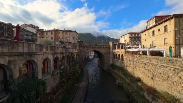 Urban Scene Cantabrian Town Potes Picos Europa National Park Spain — Vídeo de stock