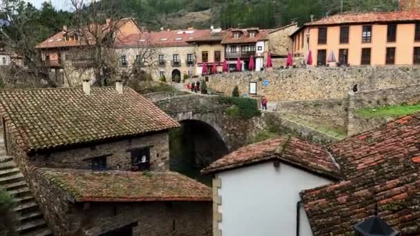 Stadsscenen Den Kantabriska Staden Potes Picos Europa National Park Spanien — Stockvideo