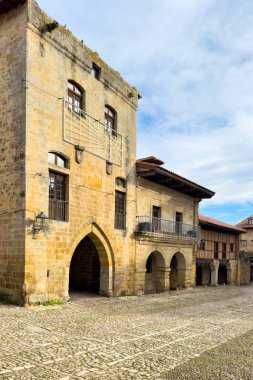 İspanya 'nın Cantabria kentindeki ortaçağ köyü Santillana Del Mar' ın manzarası. Yüksek kaliteli fotoğrafçılık.